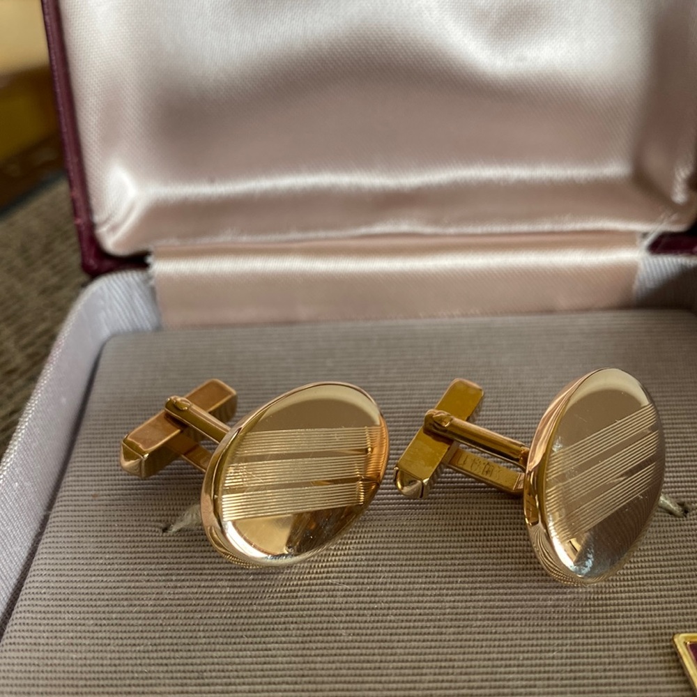 Vintage SWANK marked retro oval gold tone angle back square toggle cuff links
